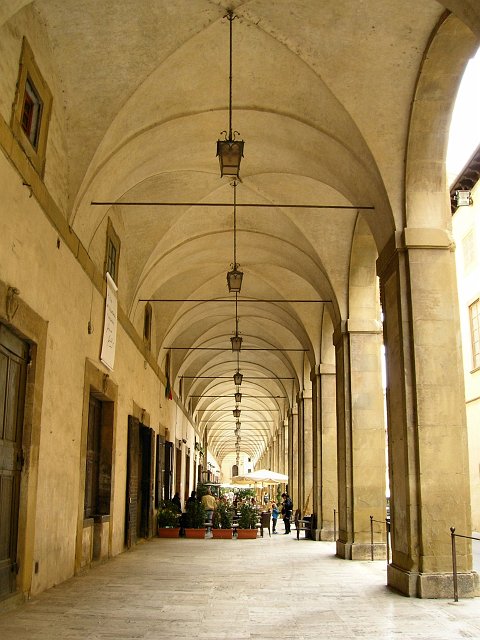 Foto 279 - Arezzo - Palazzo delle logge.jpg